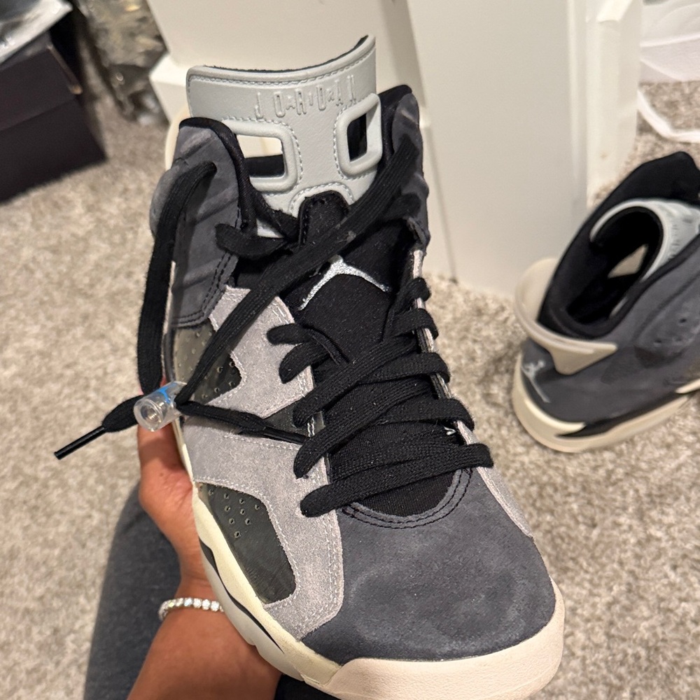 Jordan Women's Sneakers in Black and Gray